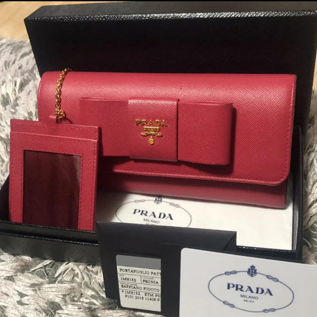 PRADA(プラダ)のももりん様PRADA サフィアーノ  長財布　ピンク レディースのファッション小物(財布)の商品写真