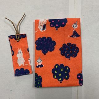 ムーミンブックカバー、しおり　ハンドメイド(ブックカバー)