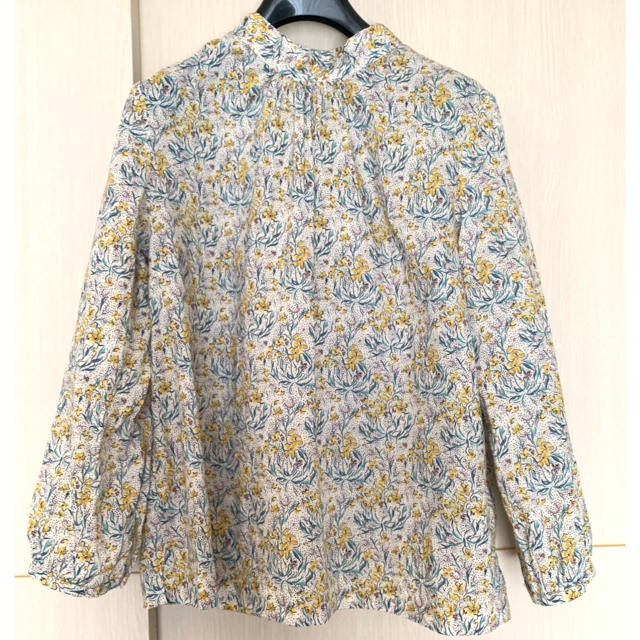 Spick & Span(スピックアンドスパン)のSARAHWEAR  サラウェア   リバティ  ブラウス  美品 花柄 レディースのトップス(シャツ/ブラウス(長袖/七分))の商品写真