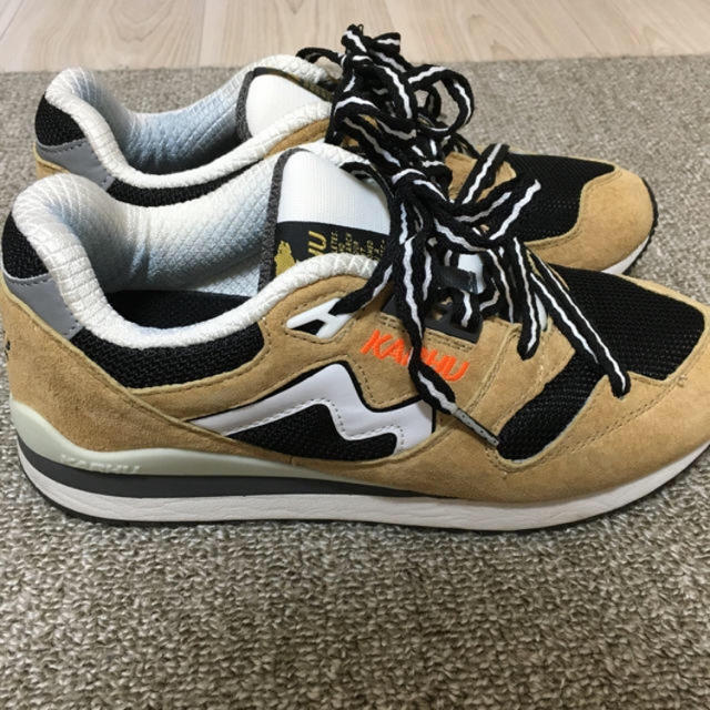 KARHU(カルフ)のカルフ　ベージュスニーカー レディースの靴/シューズ(スニーカー)の商品写真