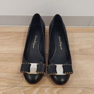 サルヴァトーレフェラガモ(Salvatore Ferragamo)のフェラガモ　パンプス　5C(ハイヒール/パンプス)