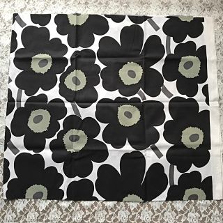 マリメッコ(marimekko)の【新品】マリメッコ　ピエニ　ウニッコ　ブラック　63×69(生地/糸)