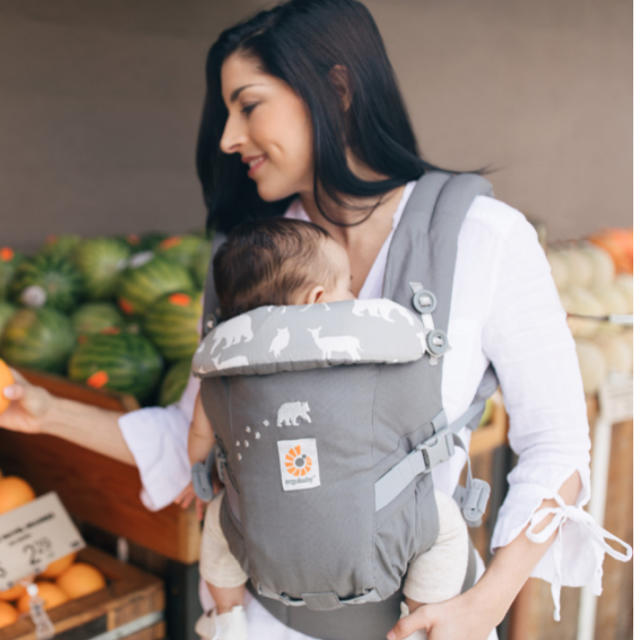 Ergobaby(エルゴベビー)のエルゴ　アダプト　フォレストフレンズ美品 キッズ/ベビー/マタニティの外出/移動用品(抱っこひも/おんぶひも)の商品写真