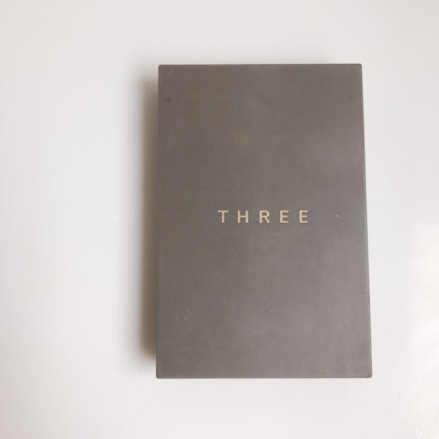 THREE(スリー)のTHREE 4Dプラスアイパレット04 コスメ/美容のベースメイク/化粧品(アイシャドウ)の商品写真