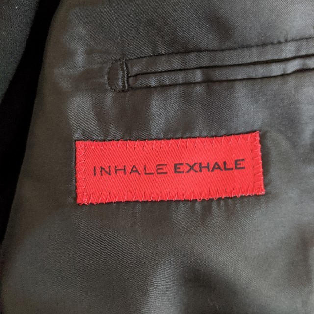 カズ様専用　INHALE EXHALE　ブラックスーツ メンズのスーツ(セットアップ)の商品写真