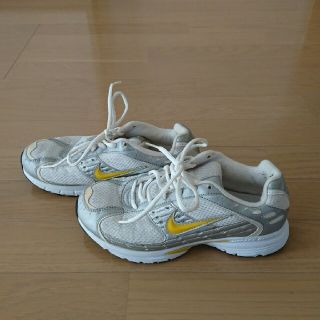 ナイキ(NIKE)のNIKE    スニーカー(スニーカー)