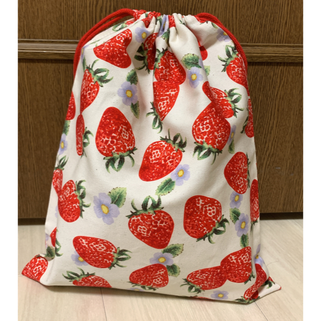 いちご柄 巾着袋 お着替え入れや旅行に 35 5 29cm 即購入okの通販 By みずたま工房 ラクマ いちご柄 巾着袋 お着替え入れや旅行に 35 5 29cm 即購入okの通販 By みずたま工房 ラクマ