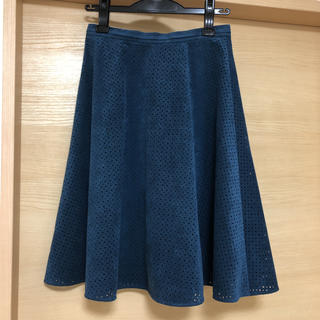 アナイ(ANAYI)の美品　アナイ　パンチングフレアスカート 36(ひざ丈スカート)