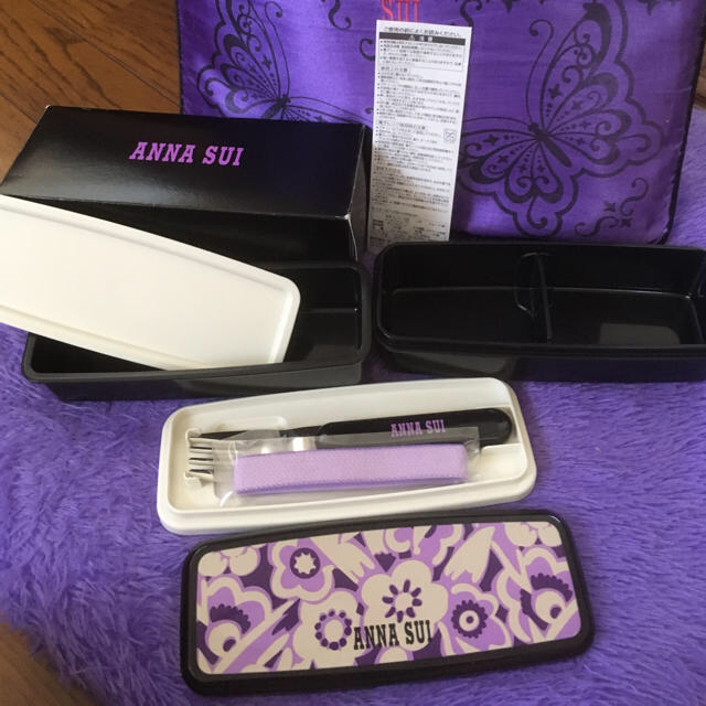 ANNA SUI(アナスイ)の新品アナスイ2段ランチボックス インテリア/住まい/日用品のキッチン/食器(弁当用品)の商品写真