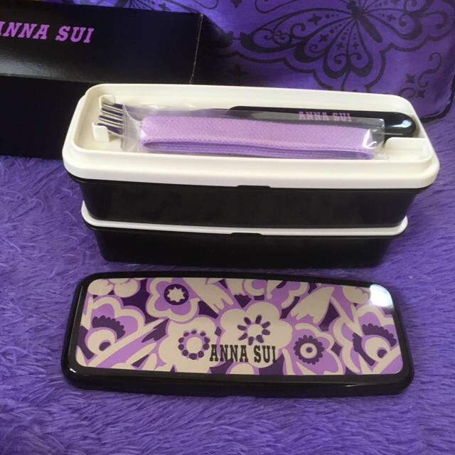 ANNA SUI(アナスイ)の新品アナスイ2段ランチボックス インテリア/住まい/日用品のキッチン/食器(弁当用品)の商品写真