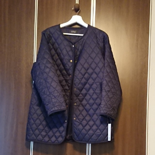 マルイ(マルイ)の新品 アルディラ 薄手のダウンコート ネイビー 大きいサイズ 15号 3Ｌ レディースのジャケット/アウター(ダウンコート)の商品写真