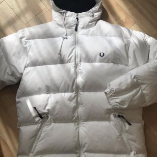 フレッドペリー(FRED PERRY)のFRED PERRY フェザーダウンパーカージャケット（メンズ）(ダウンジャケット)