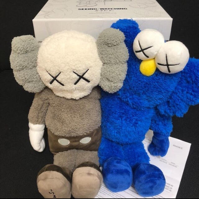 KAWS SEEING   カウズ 国内未発売  BFF エンタメ/ホビーのおもちゃ/ぬいぐるみ(ぬいぐるみ)の商品写真