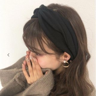 ザラ(ZARA)のapresjour ねじれターバン 黒(ヘアバンド)