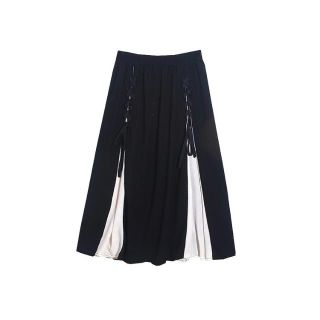 ザラ(ZARA)の1252★春新作 黒 白 配色 フレアスカート  (ひざ丈スカート)