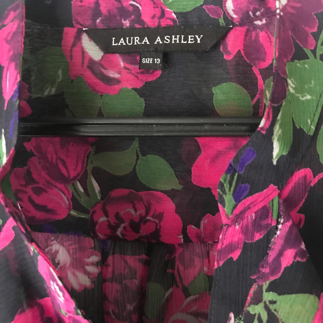 LAURA ASHLEY(ローラアシュレイ)のローラアシュレイ　ブラウス&スカート　13号 レディースのトップス(シャツ/ブラウス(長袖/七分))の商品写真