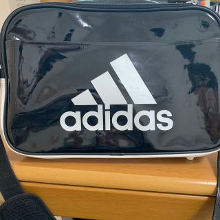 アディダス(adidas)のアディダス　ショルダーバッグ(ショルダーバッグ)