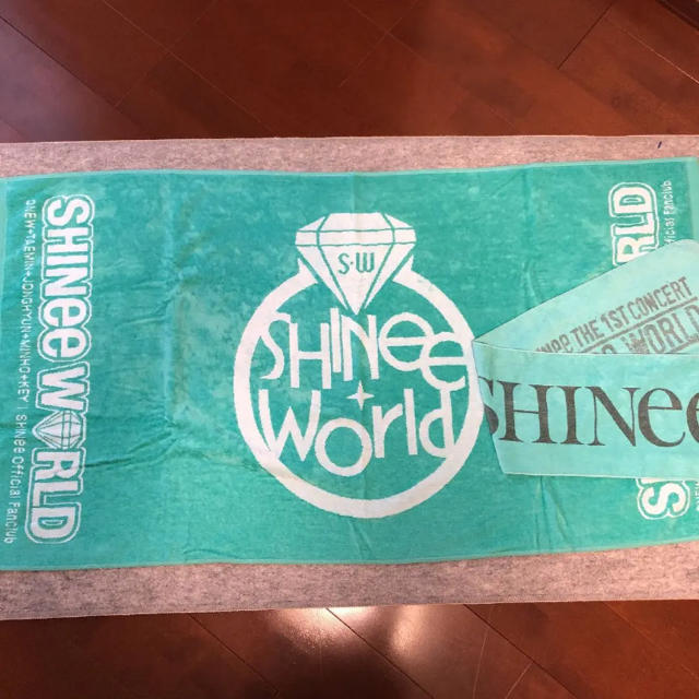 SHINee World 1期とSWJ限定バスタオル&スローガン