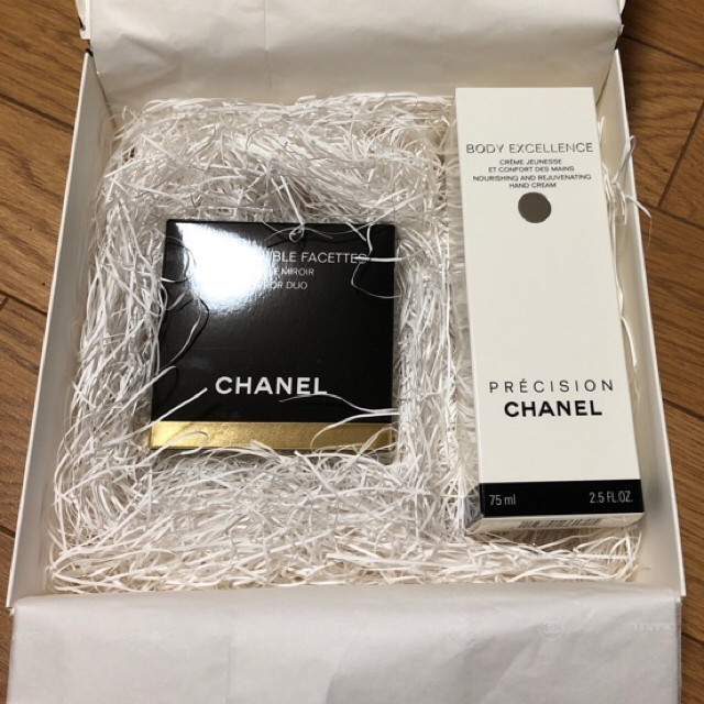 CHANEL(シャネル)のEL ミロワール　ドゥーブル　手鏡＆エクセレンスクリーム　CHANEL箱付き レディースのファッション小物(ミラー)の商品写真