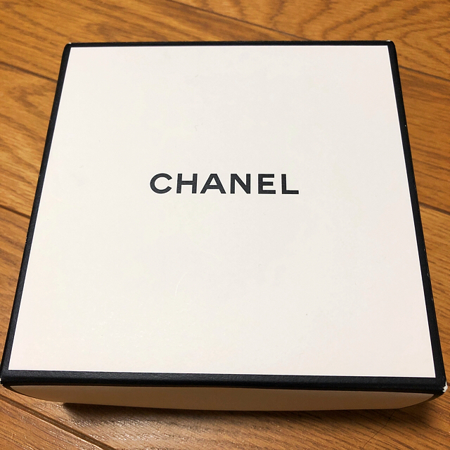 CHANEL(シャネル)のEL ミロワール　ドゥーブル　手鏡＆エクセレンスクリーム　CHANEL箱付き レディースのファッション小物(ミラー)の商品写真