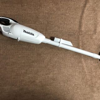 マキタ(Makita)のmakita 充電式クリーナ 14v CL141FDZW(本体のみ)(掃除機)