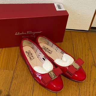 サルヴァトーレフェラガモ(Salvatore Ferragamo)のフェラガモ　ヴァラ　フラットシューズ　22.5 23(バレエシューズ)