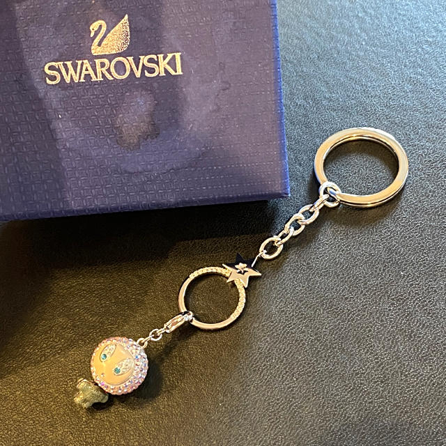 SWAROVSKI(スワロフスキー)の【未使用】箱つきSWAROVSKIキーホルダーバッグチャームシルバークリスタル レディースのファッション小物(キーホルダー)の商品写真