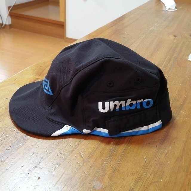 UMBRO(アンブロ)の[mkico様専用]umbroサッカー帽子 F56センチ スポーツ/アウトドアのサッカー/フットサル(その他)の商品写真