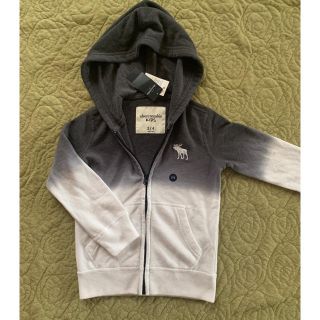 アバクロンビーアンドフィッチ(Abercrombie&Fitch)のyua様専用　新品⭐️アバクロ　100ー100 フードパーカー(ジャケット/上着)