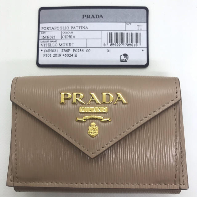 新品未使用《PRADA》コンパクト‼︎大人可愛いピンクベージュ　3つ折り財布