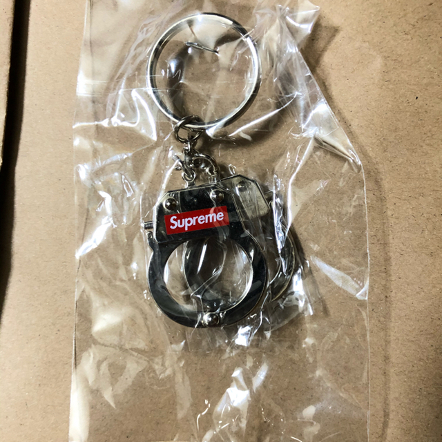 Supreme(シュプリーム)のSupreme Handcuffs Keychain ハンドカフス メンズのファッション小物(キーホルダー)の商品写真