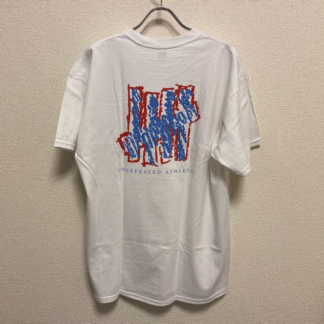 UNDEFEATED(アンディフィーテッド)のアンディフィーテッド　Tシャツ　supreme L メンズのトップス(Tシャツ/カットソー(半袖/袖なし))の商品写真