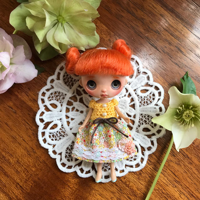 ドルチェナ プチブライス お洋服 お花ワンピース 単品 ハンドメイドのぬいぐるみ/人形(人形)の商品写真