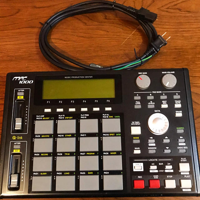 AKAI MPC1000 BK JJOSインストール済み　拡張メモリ128MB 楽器のDTM/DAW(その他)の商品写真