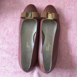 フェラガモ(Ferragamo)のフェラガモ　パンプス3.5cmヒール茶色(ハイヒール/パンプス)