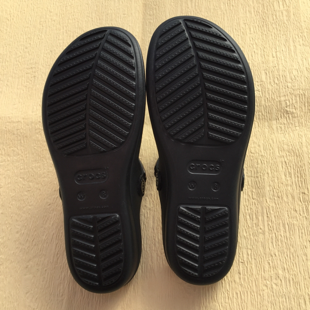 crocs(クロックス)の24cm クロックス　サンラ メタル ブロック フラット フリップ ウィメン レディースの靴/シューズ(サンダル)の商品写真