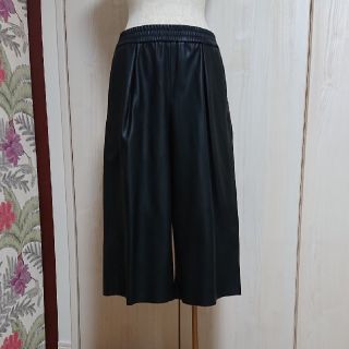 ザラ(ZARA)のZARA フェイクレザー パンツ(ハーフパンツ)