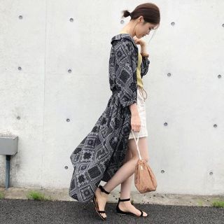 スピックアンドスパン(Spick & Span)の★新品 即完売品！ GU ジーユー 羽織りにもなる ペイズリー柄 ワンピース(ひざ丈ワンピース)