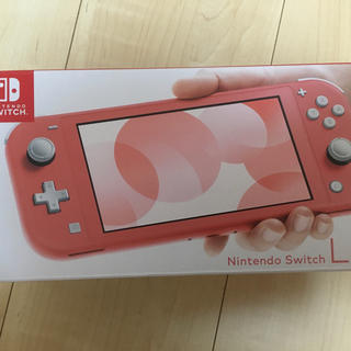 ニンテンドースイッチ(Nintendo Switch)のNintendo Switch lite コーラル(家庭用ゲーム機本体)