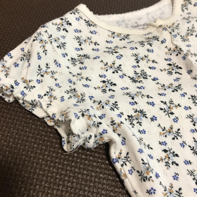 babyGAP(ベビーギャップ)のベビー ギャップ ロンパース 肌着 80 小花柄 キッズ/ベビー/マタニティのベビー服(~85cm)(ロンパース)の商品写真