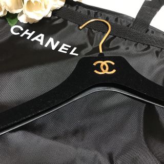 シャネル(CHANEL)のCHANEL ロゴ入りガーメントカバー&ココマークベルベットハンガー(その他)