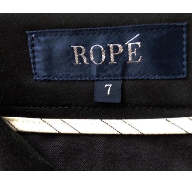 ROPE’(ロペ)のロペ　7号　7分丈パンツ　ブラック　新品 レディースのパンツ(カジュアルパンツ)の商品写真