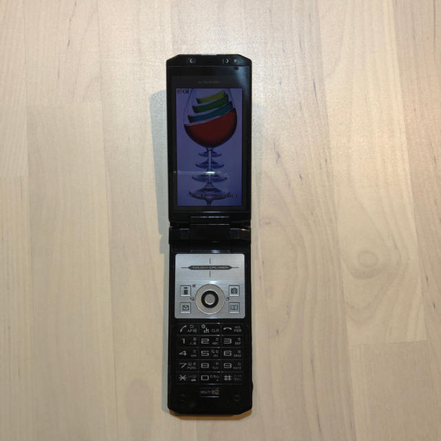 NTTdocomo(エヌティティドコモ)の送料込み ドコモ 携帯電話 ガラケー ブラック SH905i スマホ/家電/カメラのスマートフォン/携帯電話(携帯電話本体)の商品写真