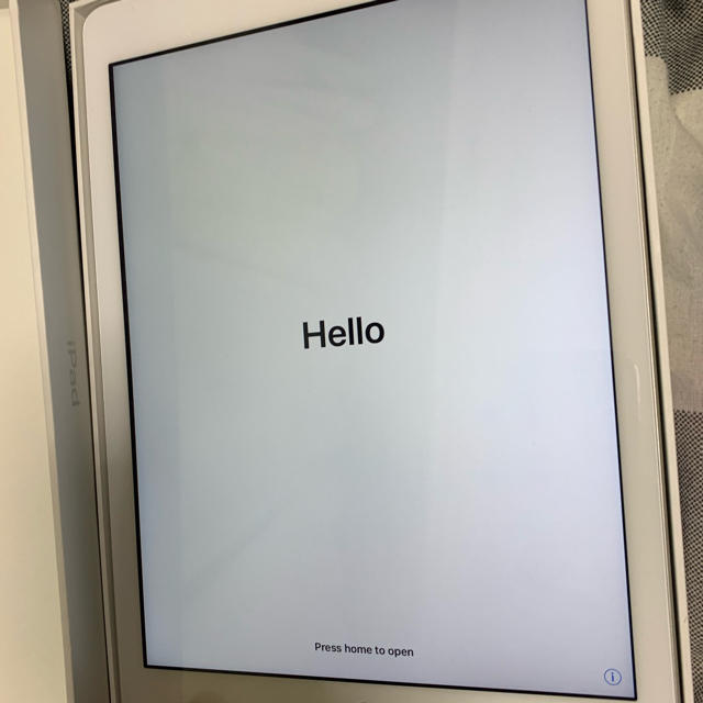 週末限定直輸入♪ iPad 第5世代 シルバー 本体のみ 32GB Wi-Fiタイプ