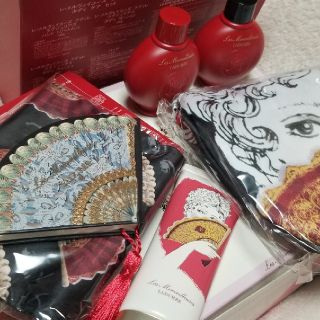 限定品 LADUREEラデュレ  メイクアップコフレ3点 レ・メルヴェイユーズ ラデュレ / メイクアップ コフレ Ⅲの公式