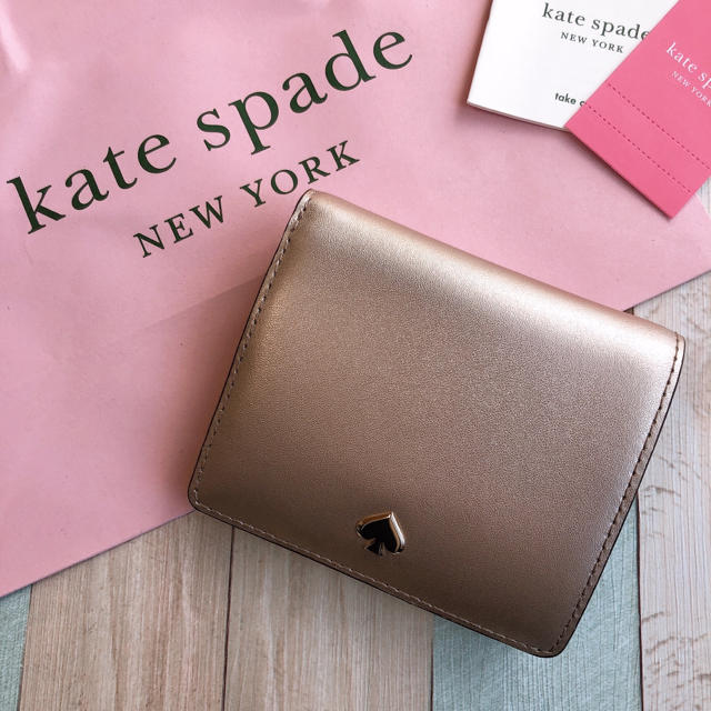 【新品】kate spadeケイトスペード二つ折り ゴールド♪