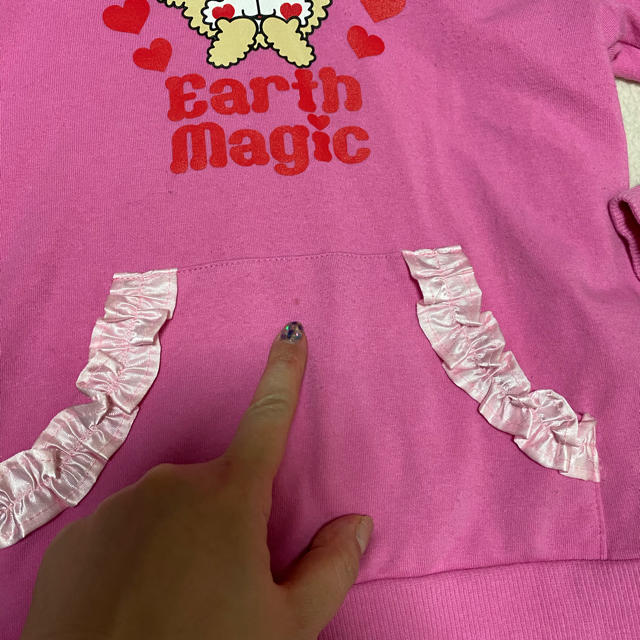 EARTHMAGIC(アースマジック)のアースマジック  130旧作　フード付きトレーナー キッズ/ベビー/マタニティのキッズ服女の子用(90cm~)(Tシャツ/カットソー)の商品写真