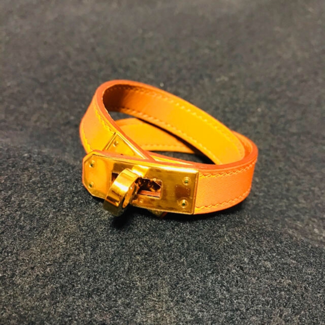 Hermes(エルメス)のエルメス  ケリー　ブレスレット　オレンジ　最終値下げ レディースのアクセサリー(ブレスレット/バングル)の商品写真