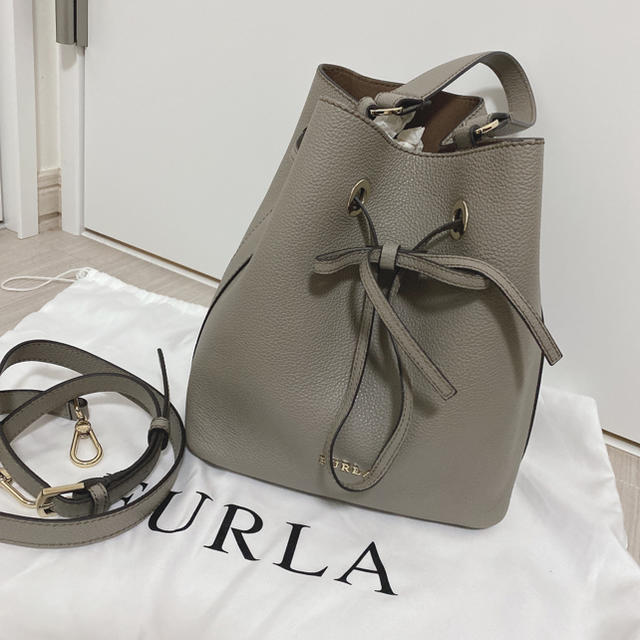 フルラ FURLA バッグ - ハンドバッグ