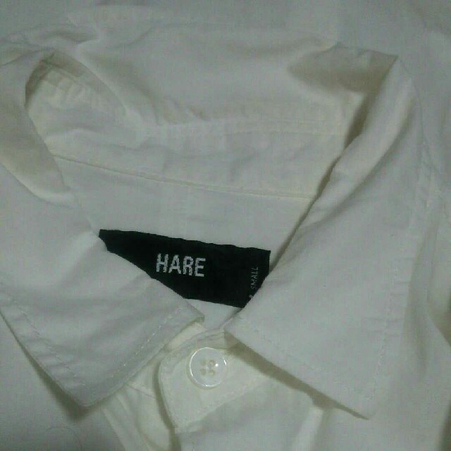 HARE(ハレ)のHARE 長袖シャツ Ｓサイズ 白 シンプル きれいめ モノトーン ハレ 中古 メンズのトップス(シャツ)の商品写真